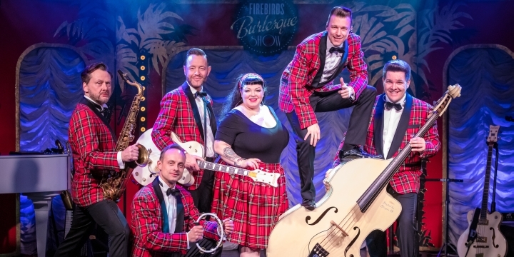 The Firebirds und Sängerin 
