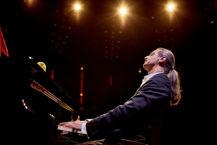Hagen Rether am Klavier 