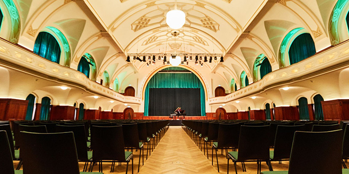 Der neu gestaltete Ernst-Abbe-Saal im Volkshaus Jena  ©JenaKultur, K. Krampitz