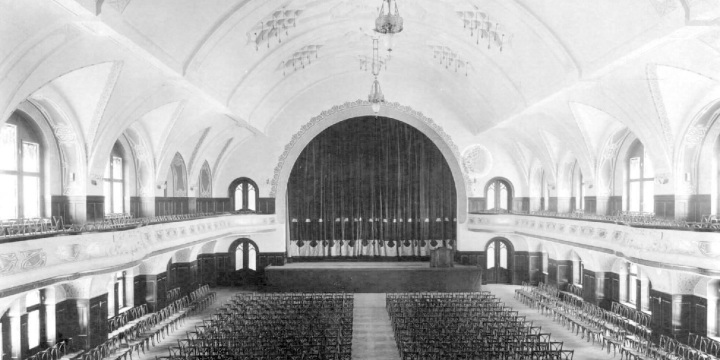 Der heutige Ernst-Abbe-Saal im Volkshaus Jena im Jahr 1903  ©Postkartenmotiv ©Treske